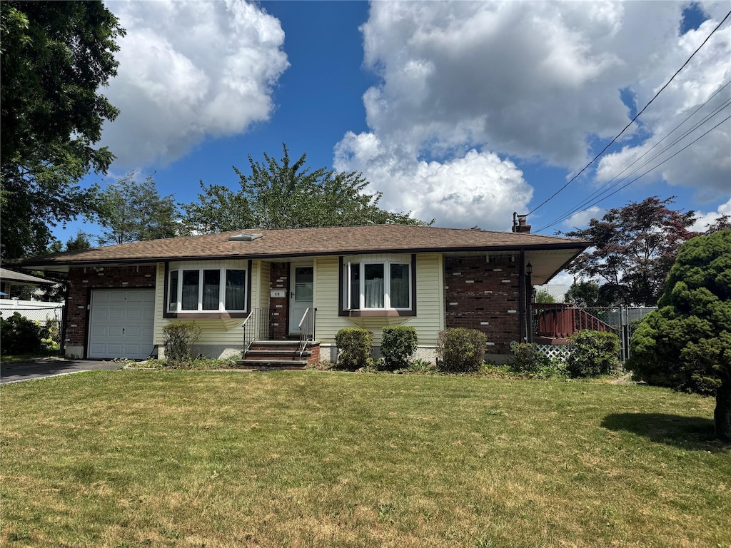 18 Sugarwood Ln, Commack, NY 11725 - photo 1