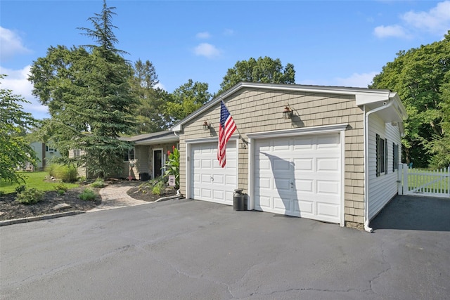 18 Thrush Dr, Smithtown, NY 11787 - photo 2