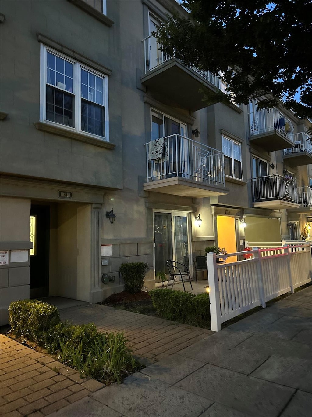 103-10 Rockaway Beach Blvd Unit 2B, Rockaway Park, NY 11694 - photo 1