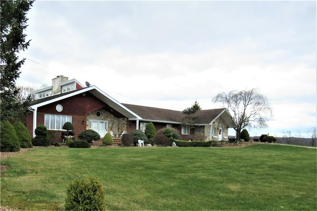 single story home with a front yard