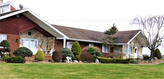 ranch-style home featuring a front yard