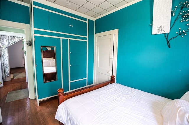 bedroom featuring hardwood / wood-style flooring, a closet, and ornamental molding