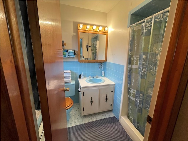 bathroom featuring tile patterned floors, vanity, tile walls, and a shower with shower curtain