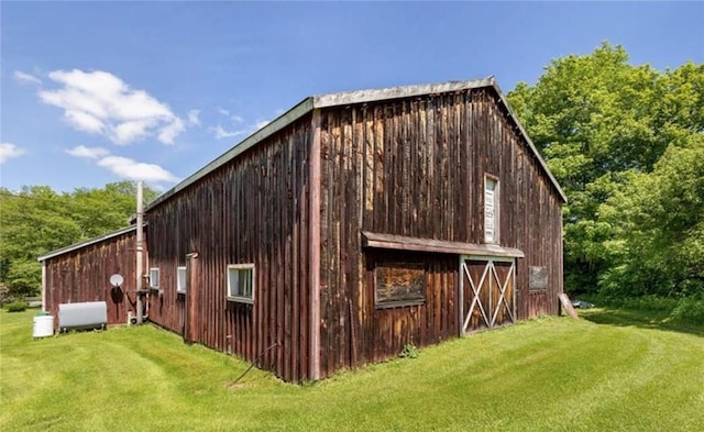 view of outbuilding featuring a lawn