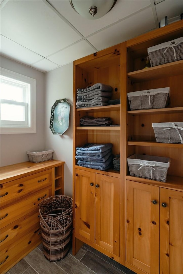 room details featuring a drop ceiling