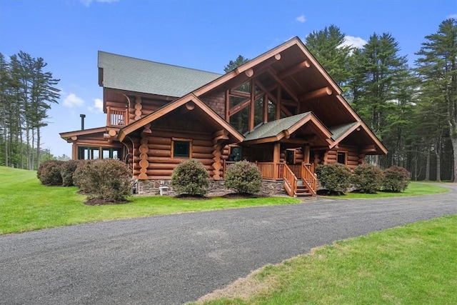 log home featuring a front lawn