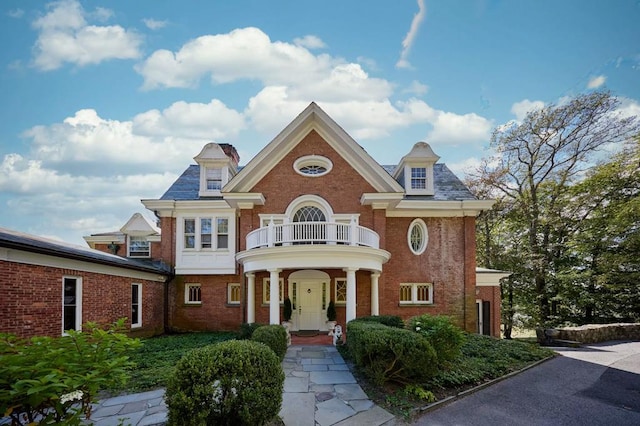 view of front of home featuring a balcony and covered porch