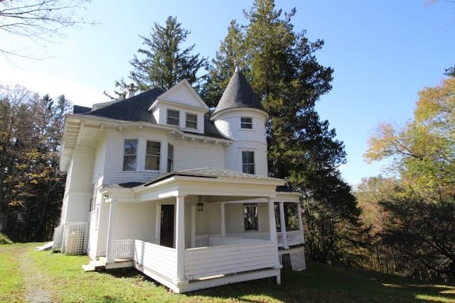 victorian home with a front lawn