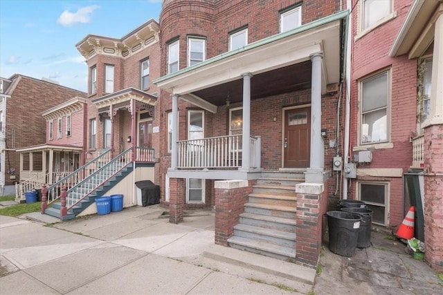 view of front facade featuring covered porch