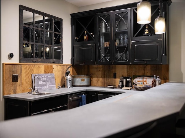 bar with decorative backsplash, sink, and hanging light fixtures