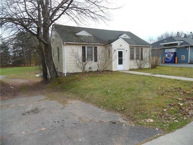 view of front of house with a front yard