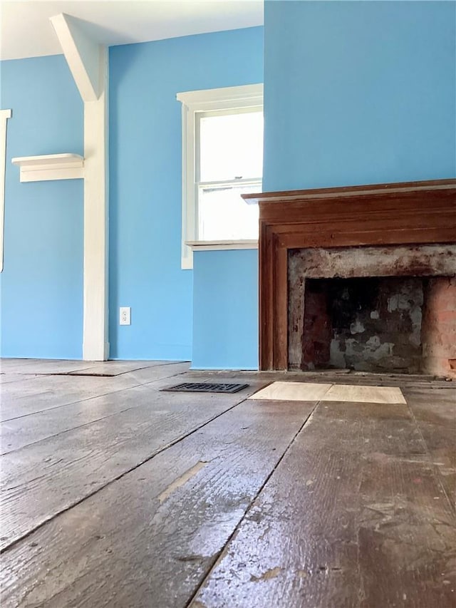 view of unfurnished living room