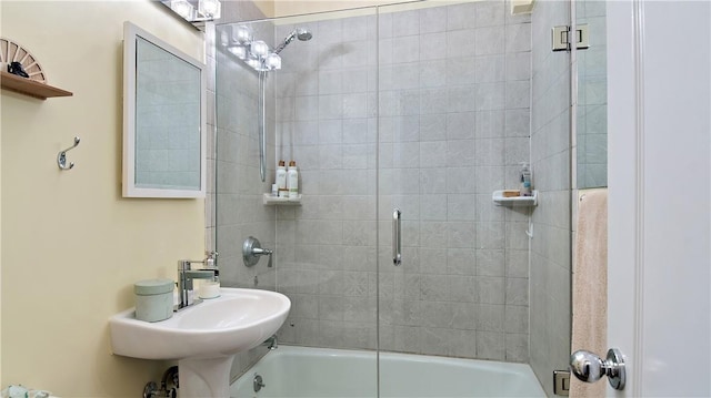 bathroom with sink and enclosed tub / shower combo