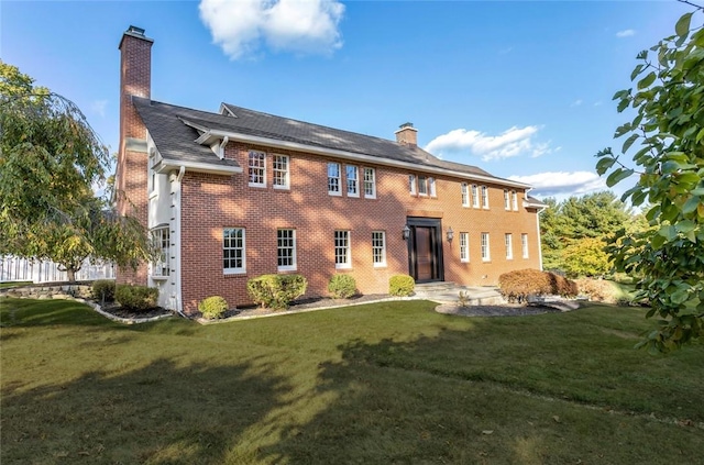 view of front of house featuring a front yard