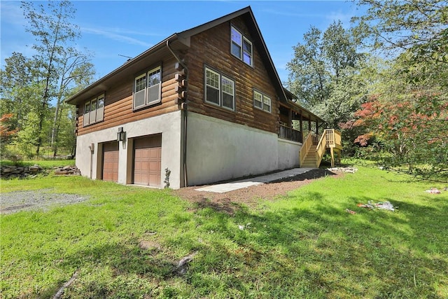 view of side of property featuring a garage and a yard