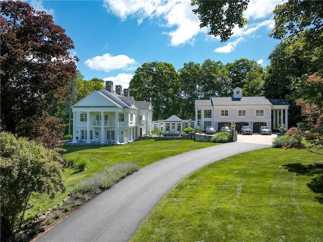 view of front of property with a front lawn and covered porch