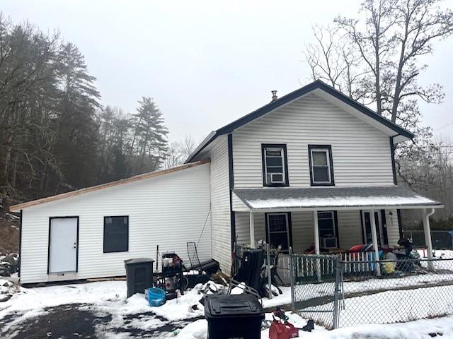 view of front of property with covered porch