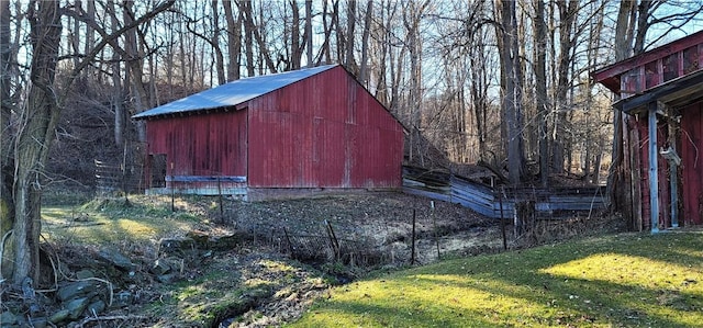 view of outdoor structure featuring a yard