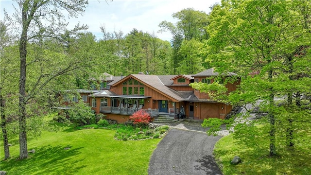 view of front of house featuring a front yard and a porch