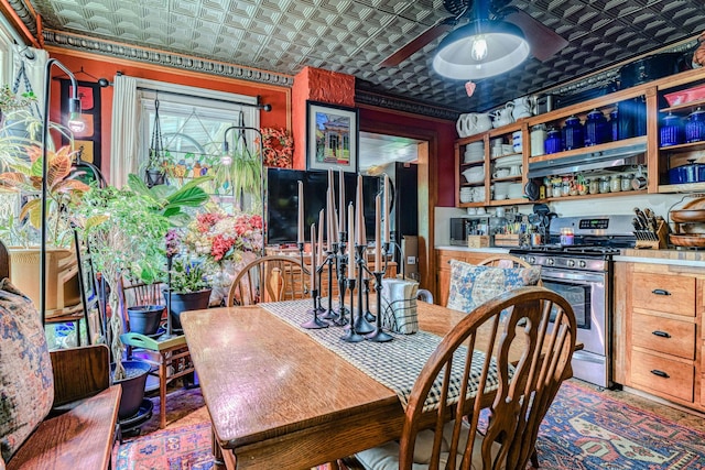 dining room with an ornate ceiling and ceiling fan