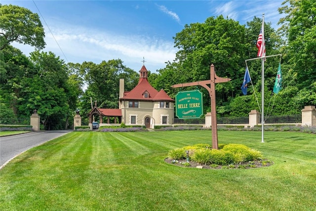 exterior space featuring a lawn