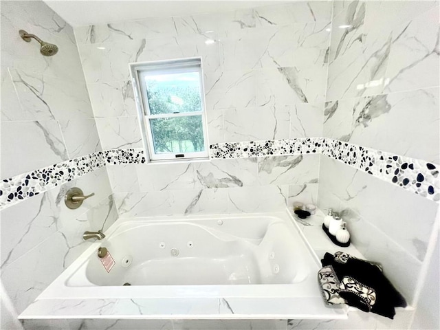 bathroom featuring tiled shower / bath