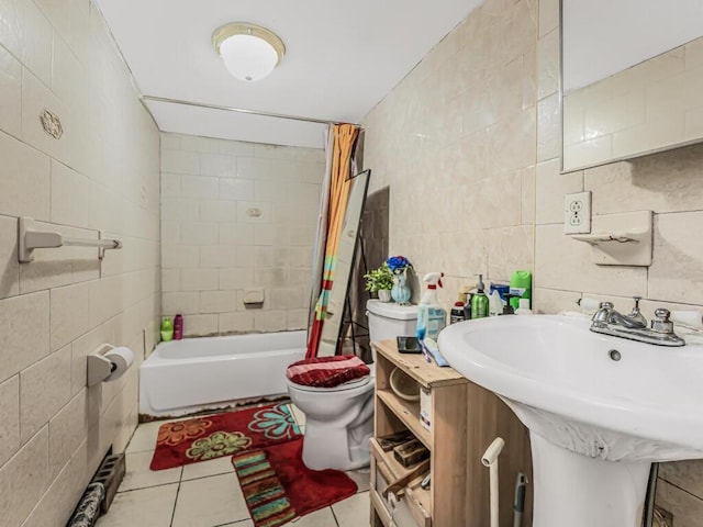 full bathroom featuring sink, tile patterned flooring, toilet, shower / bath combo with shower curtain, and tile walls