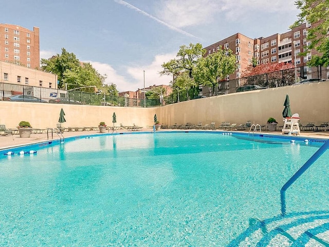 view of swimming pool