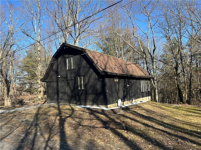 view of side of home with an outdoor structure