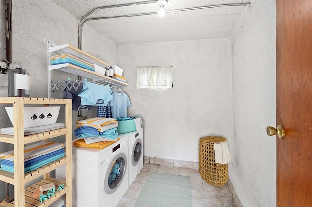 washroom featuring light tile patterned floors and washing machine and clothes dryer