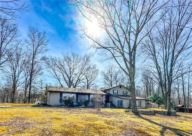 single story home with a front yard