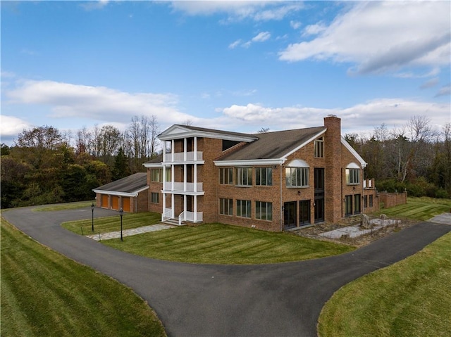 view of front of house with a front lawn