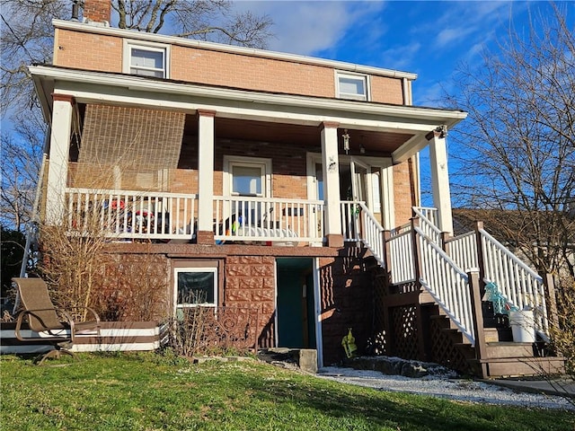 view of front of home featuring a front yard and covered porch