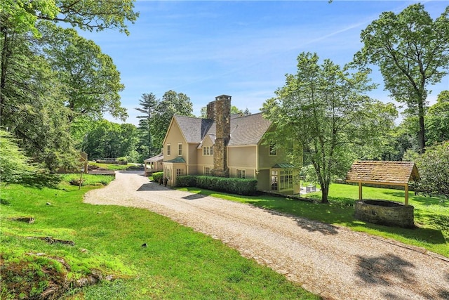 view of front of home featuring a front lawn