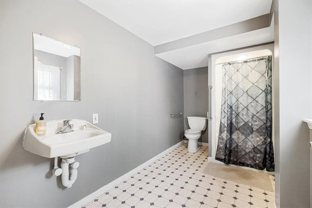 7 Joan Ln, Wappingers Falls, NY 12590 - full bathroom featuring toilet, baseboards, tile patterned floors, and curtained shower