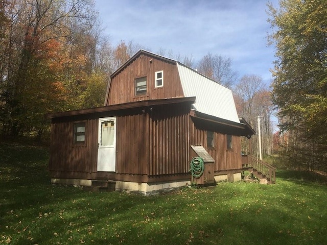 exterior space featuring a yard