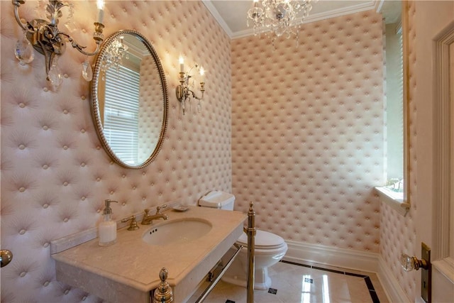 bathroom featuring crown molding, sink, tile patterned flooring, a chandelier, and toilet