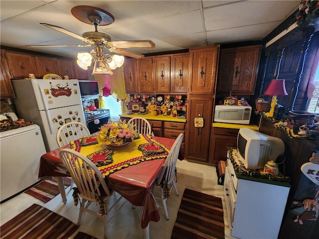 kitchen with ceiling fan and white appliances