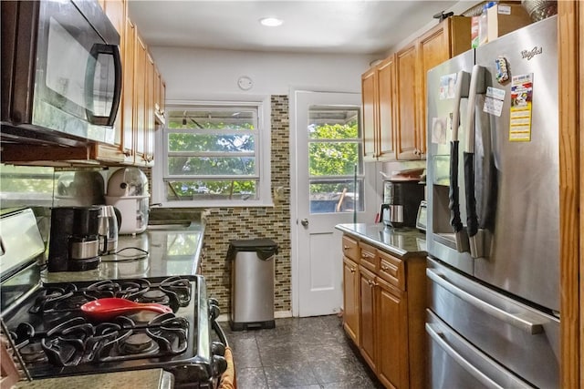 kitchen with backsplash and appliances with stainless steel finishes