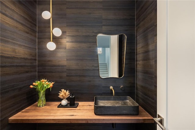 bathroom featuring sink