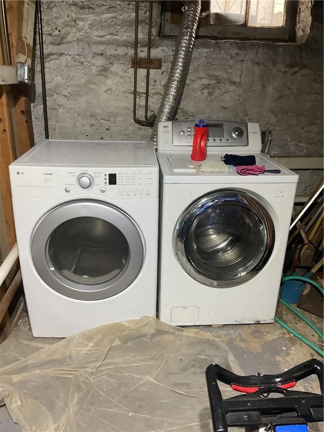 washroom featuring washer and clothes dryer