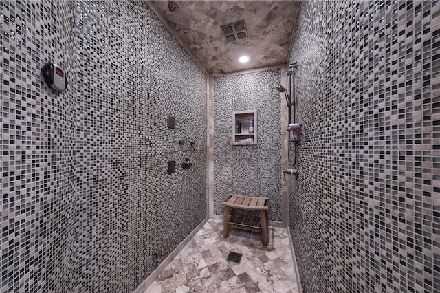 bathroom featuring tiled shower