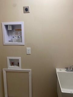 laundry area with washer hookup, electric dryer hookup, and sink