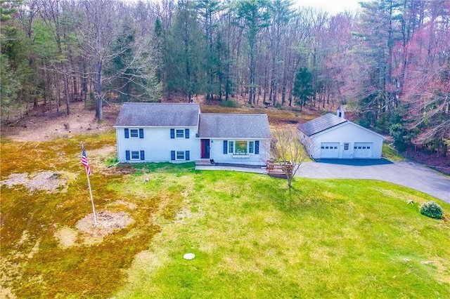 view of front of home featuring a front yard