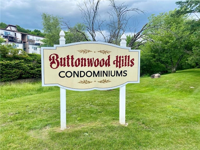 community / neighborhood sign with a yard