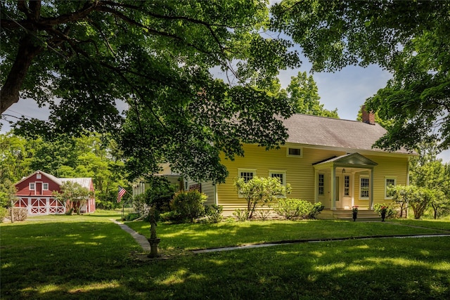 view of front of house with a front lawn