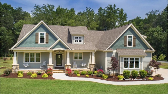 craftsman-style home with a front lawn and a porch