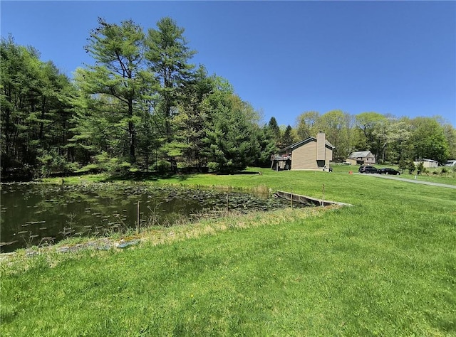 view of yard featuring a water view