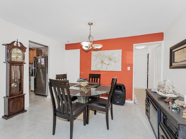 dining area with a notable chandelier