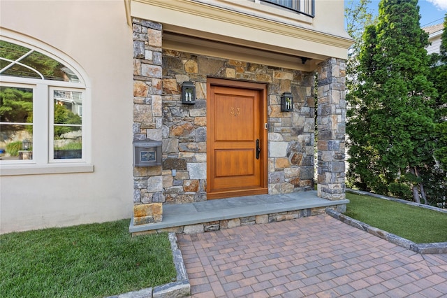 33 Livingston Ave, Dobbs Ferry, NY 10522 - property entrance with stone siding and stucco siding